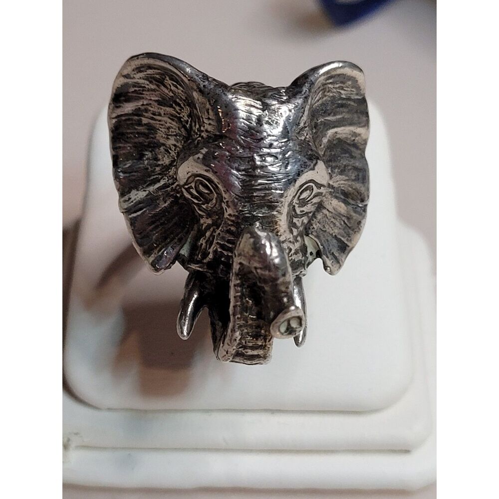 Sterling Silver Elephant Ring ~ Thailand ~ Size 9 1/2